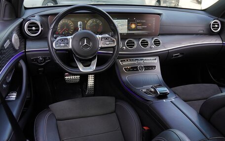 Mercedes-Benz E-Класс, 2019 год, 3 650 000 рублей, 6 фотография