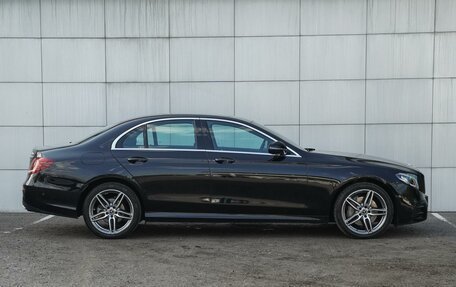 Mercedes-Benz E-Класс, 2019 год, 3 650 000 рублей, 5 фотография