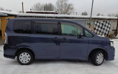 Toyota Voxy II, 2009 год, 1 150 000 рублей, 6 фотография