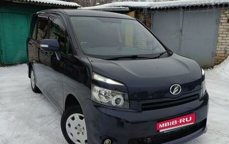 Toyota Voxy II, 2009 год, 1 150 000 рублей, 3 фотография