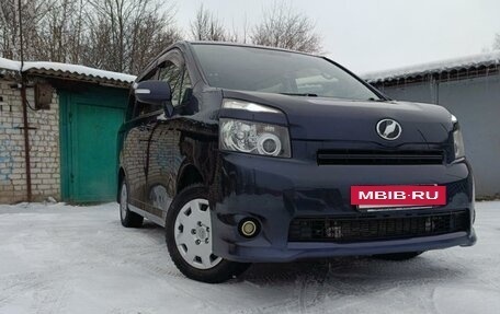 Toyota Voxy II, 2009 год, 1 150 000 рублей, 2 фотография