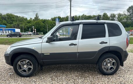 Chevrolet Niva I рестайлинг, 2015 год, 569 000 рублей, 4 фотография