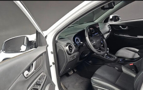 Hyundai Kona I, 2021 год, 1 840 000 рублей, 5 фотография