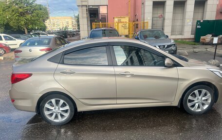 Hyundai Solaris II рестайлинг, 2013 год, 1 000 000 рублей, 2 фотография
