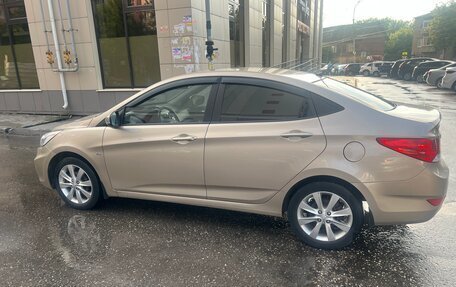 Hyundai Solaris II рестайлинг, 2013 год, 1 000 000 рублей, 4 фотография