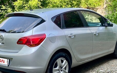 Opel Astra J, 2011 год, 647 000 рублей, 2 фотография