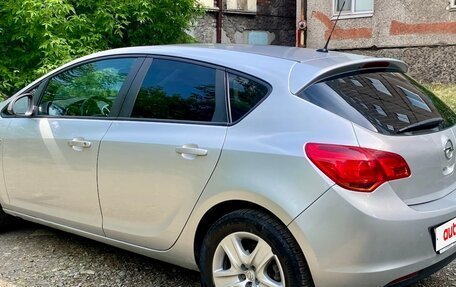 Opel Astra J, 2011 год, 647 000 рублей, 6 фотография