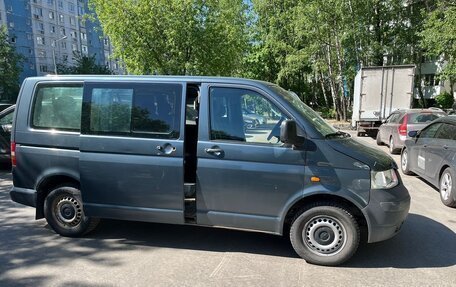 Volkswagen Transporter T5 рестайлинг, 2004 год, 820 000 рублей, 2 фотография