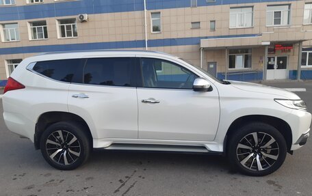Mitsubishi Pajero Sport III рестайлинг, 2019 год, 3 600 000 рублей, 4 фотография