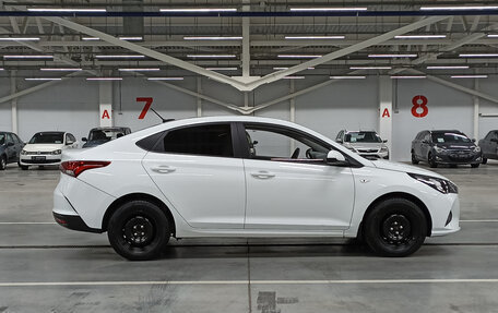 Hyundai Solaris II рестайлинг, 2021 год, 1 556 000 рублей, 4 фотография