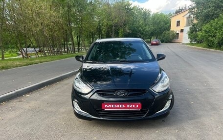 Hyundai Solaris II рестайлинг, 2011 год, 600 000 рублей, 2 фотография