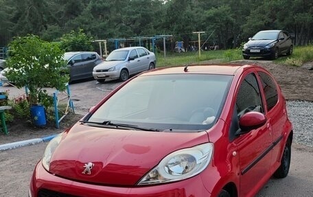 Peugeot 107 I рестайлинг, 2012 год, 620 000 рублей, 3 фотография