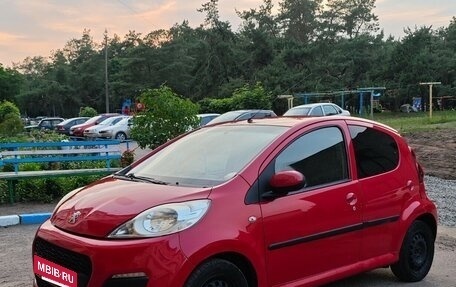 Peugeot 107 I рестайлинг, 2012 год, 620 000 рублей, 2 фотография