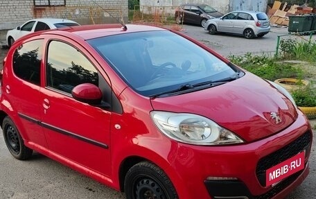 Peugeot 107 I рестайлинг, 2012 год, 620 000 рублей, 4 фотография