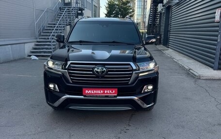 Toyota Land Cruiser 200, 2017 год, 5 800 000 рублей, 1 фотография