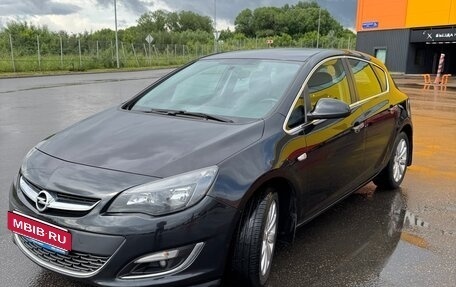 Opel Astra J, 2013 год, 880 000 рублей, 2 фотография