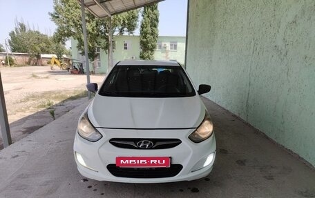 Hyundai Solaris II рестайлинг, 2013 год, 650 000 рублей, 2 фотография