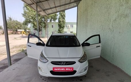 Hyundai Solaris II рестайлинг, 2013 год, 650 000 рублей, 3 фотография