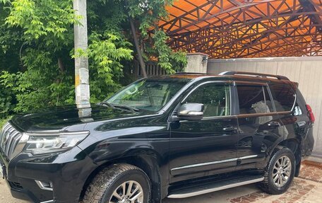 Toyota Land Cruiser Prado 150 рестайлинг 2, 2018 год, 5 500 000 рублей, 3 фотография