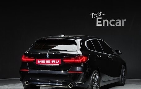 BMW 1 серия, 2021 год, 2 415 000 рублей, 3 фотография