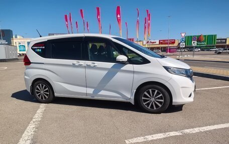 Honda Freed II, 2017 год, 1 650 000 рублей, 2 фотография