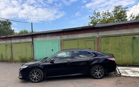 Toyota Camry, 2021 год, 3 000 000 рублей, 2 фотография