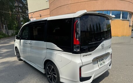 Honda Stepwgn IV, 2019 год, 2 400 000 рублей, 3 фотография