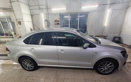 Volkswagen Polo VI (EU Market), 2015 год, 900 000 рублей, 3 фотография