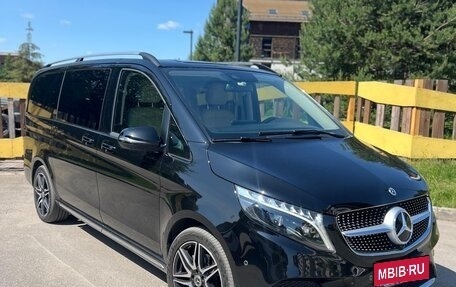 Mercedes-Benz V-Класс, 2023 год, 9 950 000 рублей, 3 фотография