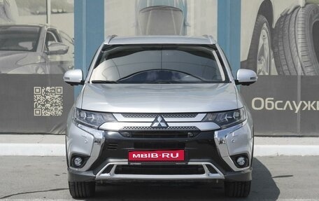 Mitsubishi Outlander III рестайлинг 3, 2020 год, 2 299 000 рублей, 3 фотография