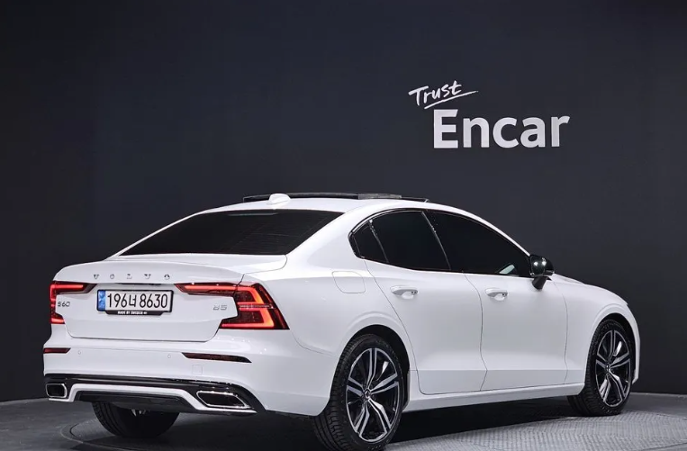 Volvo S60 III, 2021 год, 3 840 000 рублей, 2 фотография
