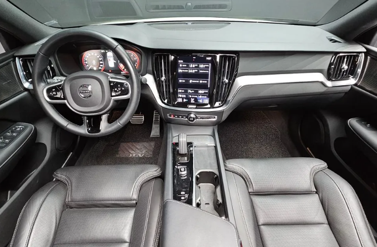 Volvo S60 III, 2021 год, 3 840 000 рублей, 6 фотография