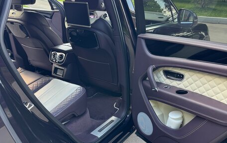 Bentley Bentayga I, 2017 год, 11 000 000 рублей, 2 фотография