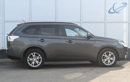 Mitsubishi Outlander III рестайлинг 3, 2014 год, 1 300 000 рублей, 4 фотография