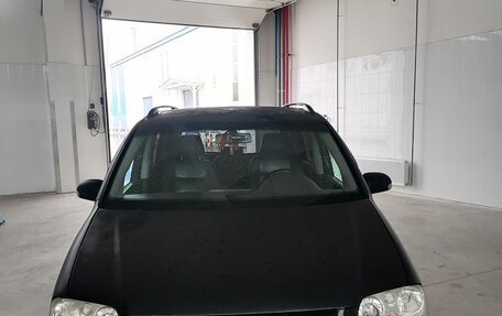Volkswagen Touran III, 2006 год, 755 000 рублей, 1 фотография