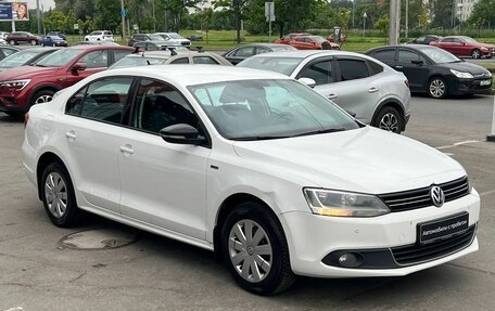 Volkswagen Jetta VI, 2013 год, 930 000 рублей, 1 фотография