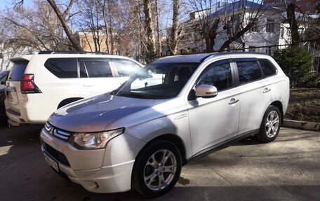 Mitsubishi Outlander III рестайлинг 3, 2014 год, 1 690 000 рублей, 5 фотография