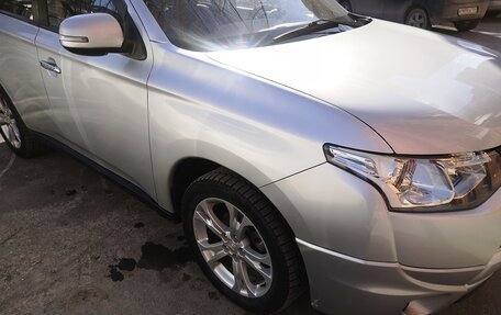Mitsubishi Outlander III рестайлинг 3, 2014 год, 1 690 000 рублей, 7 фотография