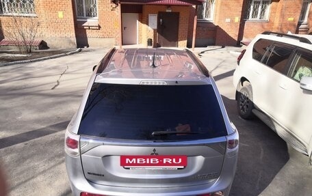 Mitsubishi Outlander III рестайлинг 3, 2014 год, 1 690 000 рублей, 3 фотография