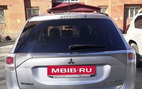 Mitsubishi Outlander III рестайлинг 3, 2014 год, 1 690 000 рублей, 2 фотография