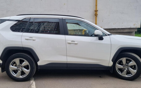 Toyota RAV4, 2020 год, 3 300 000 рублей, 4 фотография