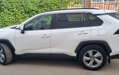 Toyota RAV4, 2020 год, 3 300 000 рублей, 8 фотография