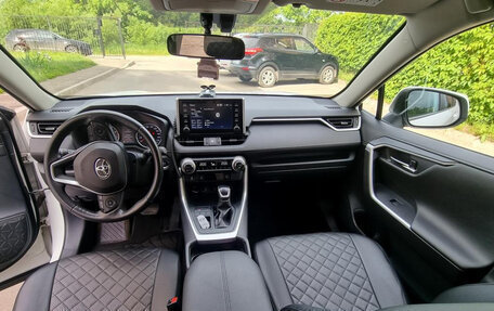 Toyota RAV4, 2020 год, 3 300 000 рублей, 10 фотография