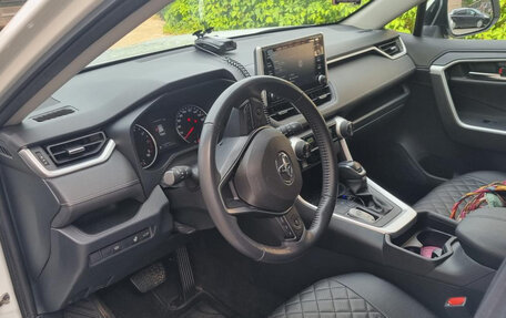 Toyota RAV4, 2020 год, 3 300 000 рублей, 9 фотография