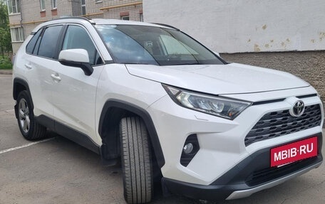 Toyota RAV4, 2020 год, 3 300 000 рублей, 3 фотография