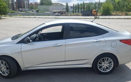 Hyundai Solaris II рестайлинг, 2011 год, 695 000 рублей, 6 фотография