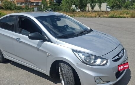 Hyundai Solaris II рестайлинг, 2011 год, 695 000 рублей, 2 фотография