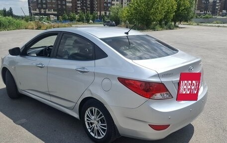 Hyundai Solaris II рестайлинг, 2011 год, 695 000 рублей, 5 фотография