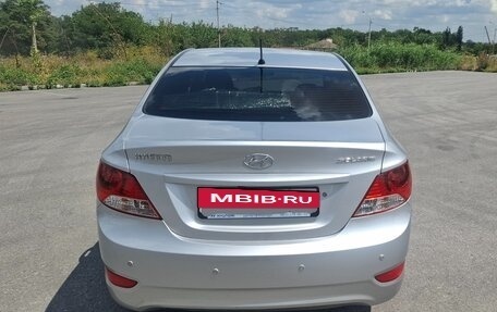 Hyundai Solaris II рестайлинг, 2011 год, 695 000 рублей, 4 фотография