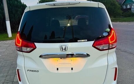 Honda Freed II, 2017 год, 1 460 000 рублей, 2 фотография